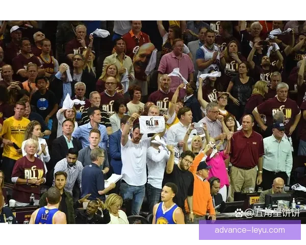 NBA季后赛争夺白热化多队冲刺排名巨星表现持续引发球迷热议