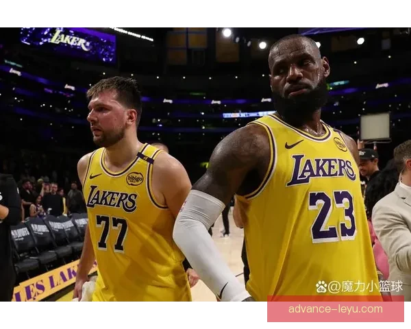 NBA最新动态：詹姆斯再创历史纪录勇士战绩攀升湖人势头强劲