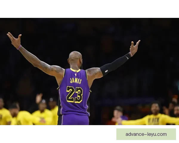 NBA赛场风云再起巨星对决焦点转移季后赛格局暗流涌动引发热议