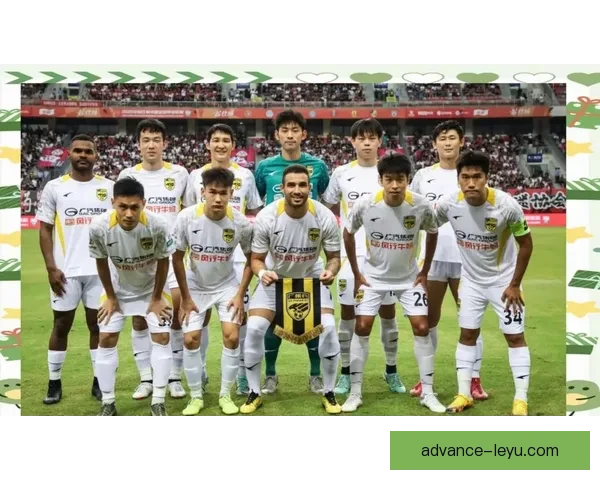 中国足球新赛季激烈开战，年轻球员表现引发球迷热议