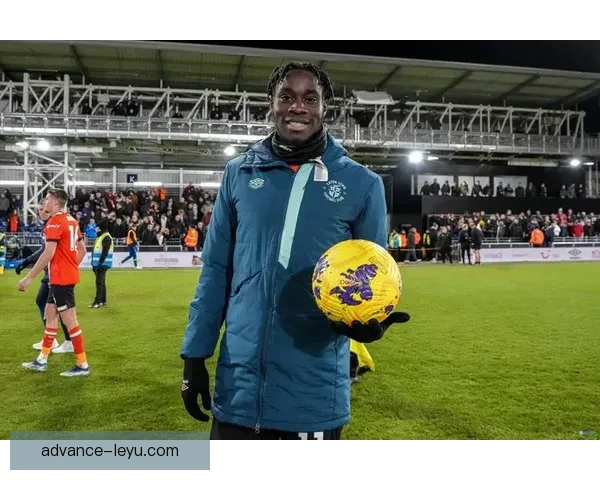 卢顿俱乐部迎来英超新篇章，历史性晋级引发球迷热烈讨论