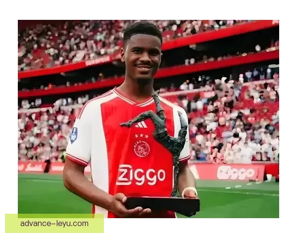 国际足坛震撼转会风云各大豪门争夺顶级球星