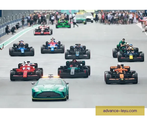 F1赛车赛事最新动态 红牛车队表现亮眼 赛季争夺进入白热化阶段