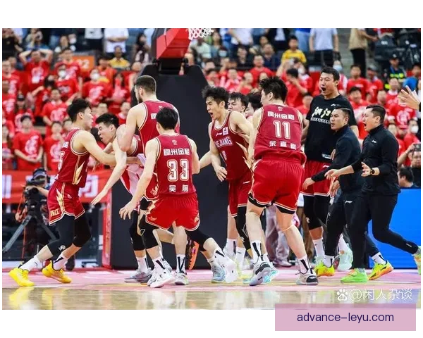 CBA季后赛激烈对决掀起球迷热潮各队全力争夺总冠军